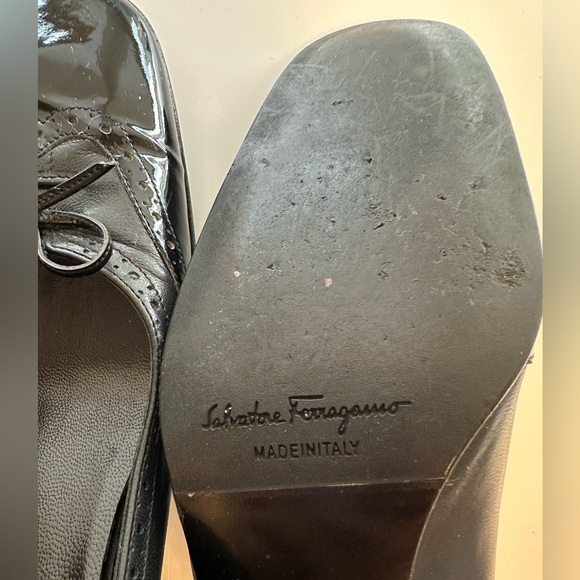 SALVATORE FERRAGAMO Vintage Sz 8 AA Black Navy Blue Patent Leather Kitten Heel - Picture 13 of 15